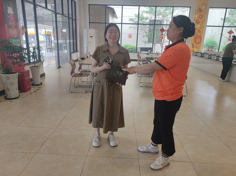 达州西服务区拾金不昧照片.jpg