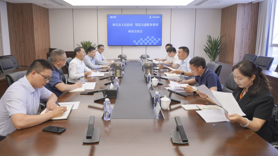 座谈照片_1.JPG