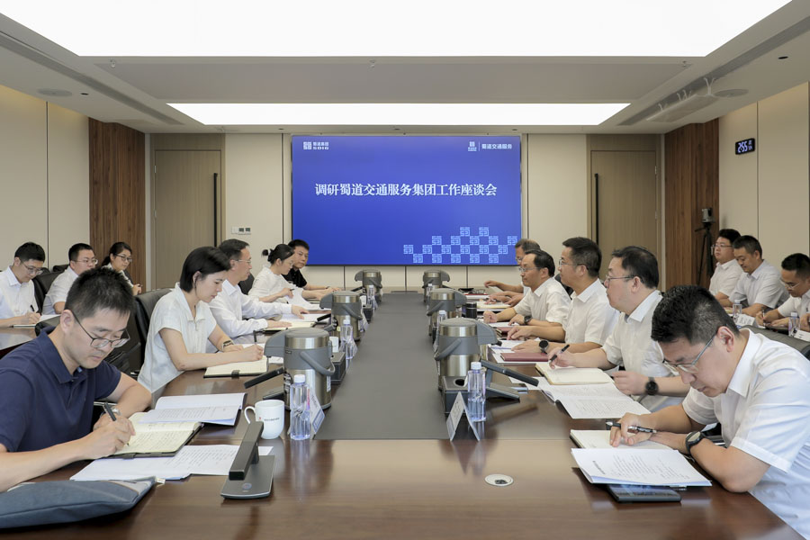 黄兵总调研座谈照片_1.jpg